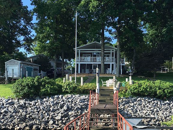 2nd image of 932 Cambridge Shores Dr