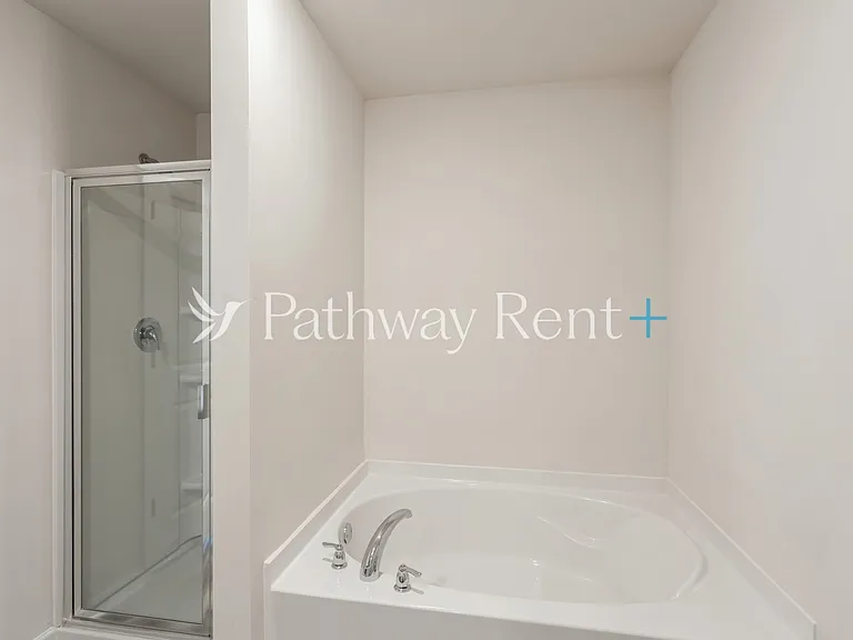 608 Mackenzie Cv — Photo 12