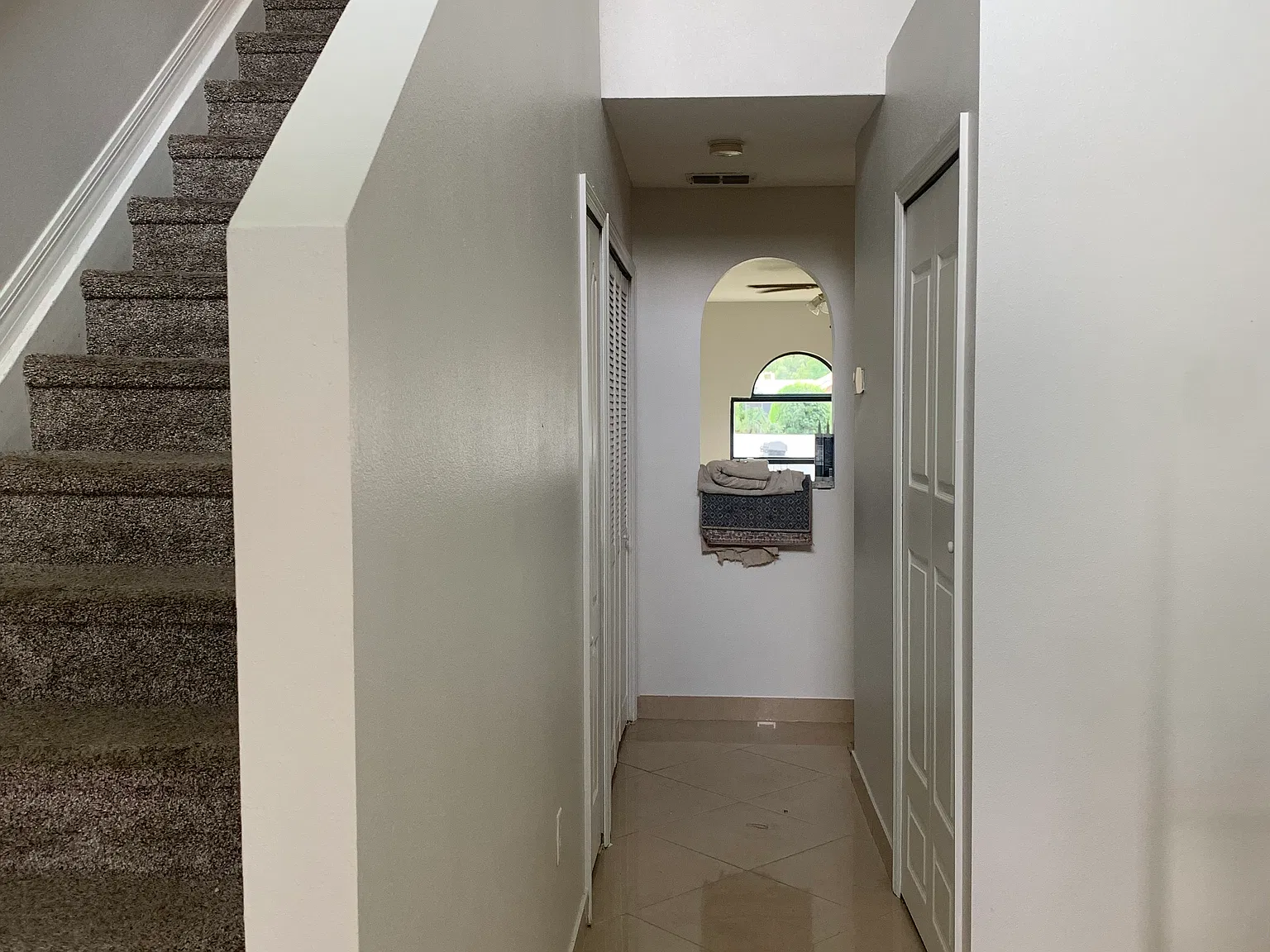 4 bed, 2.5 bath, 2410 sqft, $2,900 — Photo 3