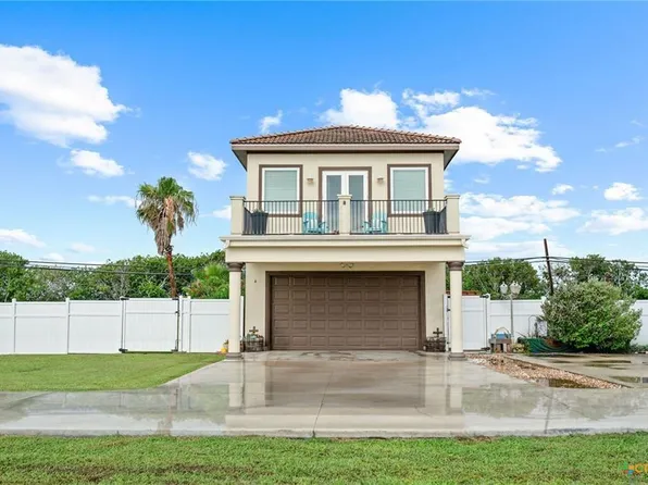 4 Lavaca Bay Blvd, Pt Lavaca, TX 77979