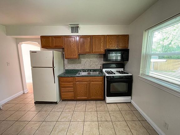 2nd image of 502 Kewanna Dr