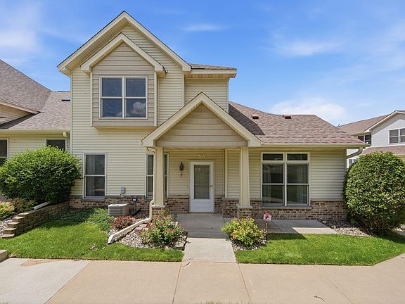 2nd image of 797 Parkside Ln NE