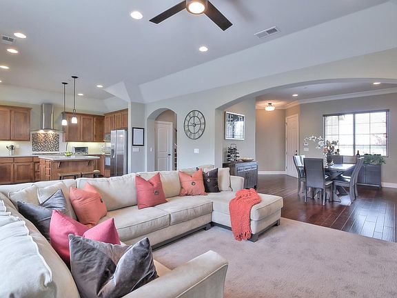 5th image of 639 Saint James Dr