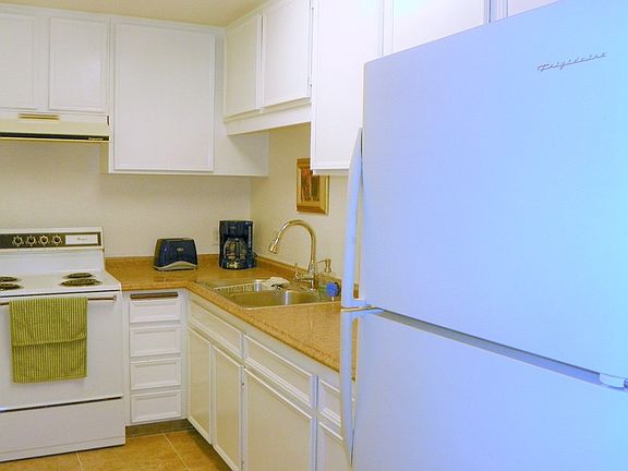 4th image of 550 N Villa Ct Unit 101