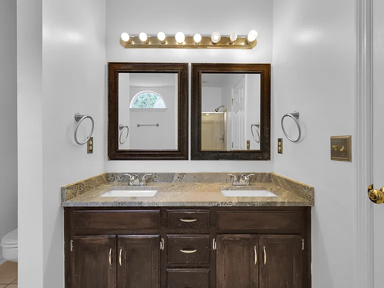 1104 Crestfield Dr — Photo 14