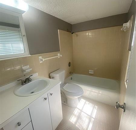 5th image of 209 Columbia Dr #6
