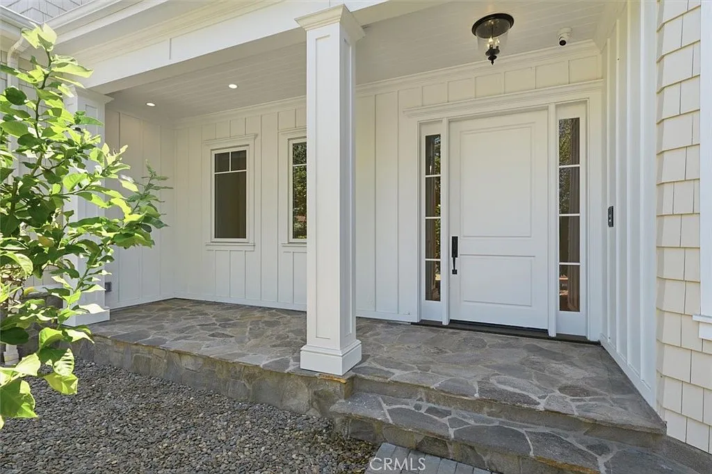 5 bed, 4879 sqft, $18,500 — Photo 3