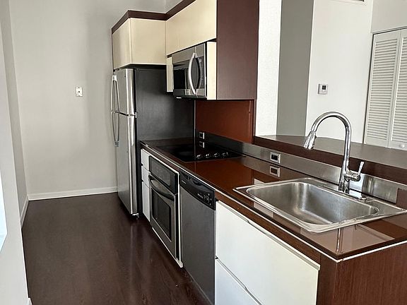4th image of 435 21st St #224G
