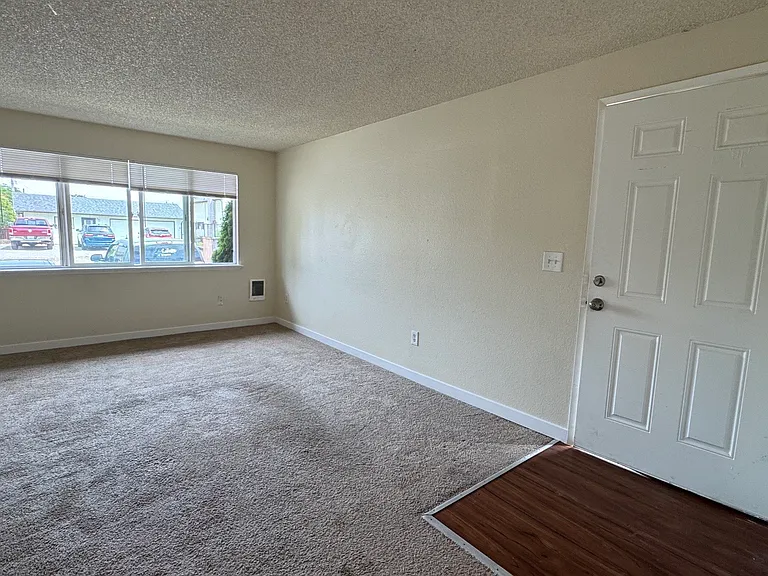 8212 S Bell St #B — Photo 2