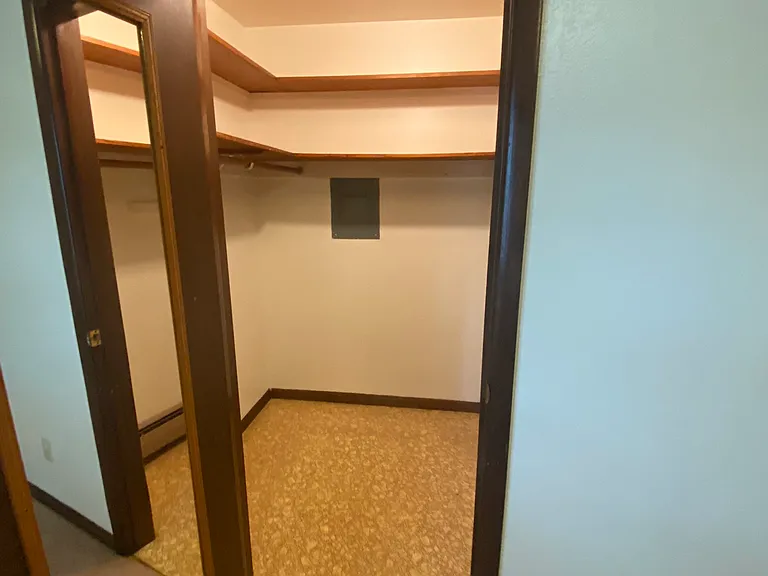 429 N Gilbert St — Photo 38