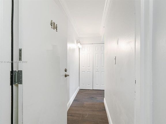 4th image of 1505 N Riverside Dr APT 404