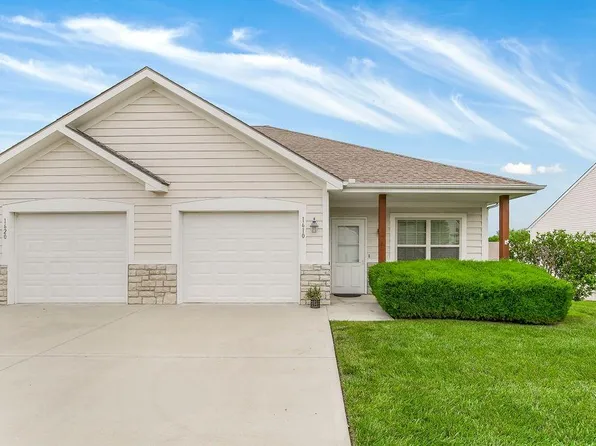 1610 Fall Creek Dr, Tonganoxie, KS 66086