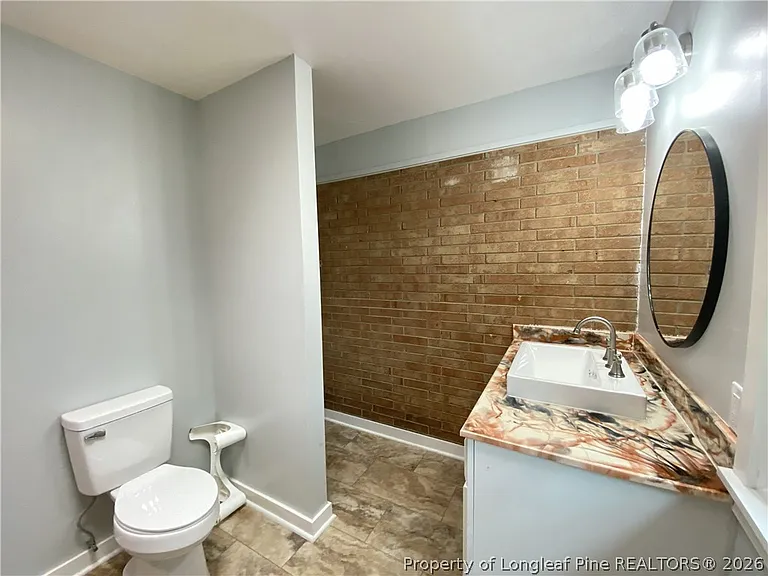 290 Lemont Dr — Photo 21