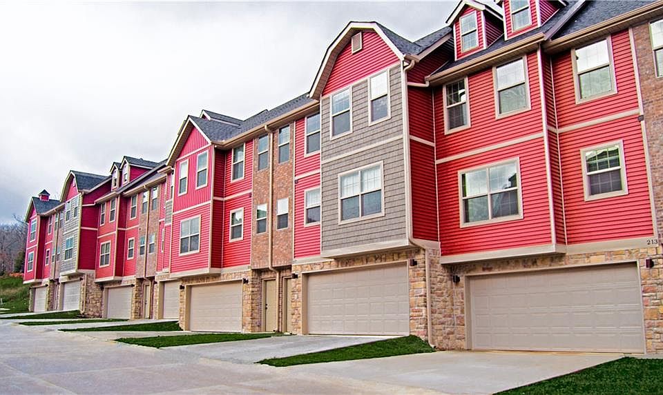 1st image of 217 S Rolling Woods Way