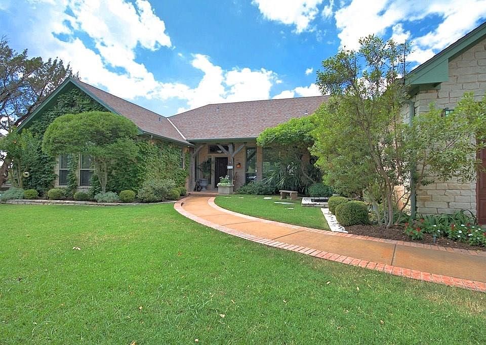 1st image of 212 Peninsula Ct