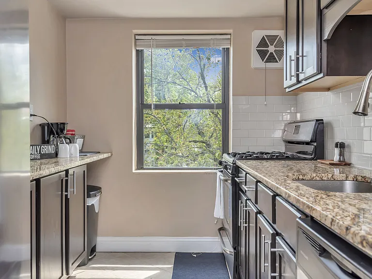 7553 Buckingham Dr — Photo 10