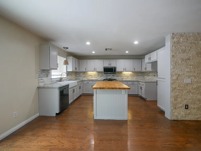 3476 Hawthorne Dr — Photo 8