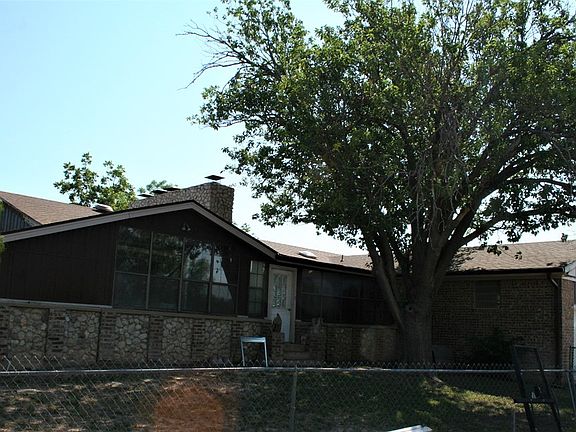 4th image of 7665 Carnation Ave