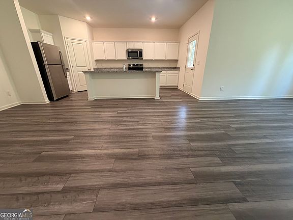 4th image of 113 Maison Ct