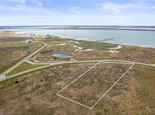 104 Dockside Dr, Rockport, TX 78382