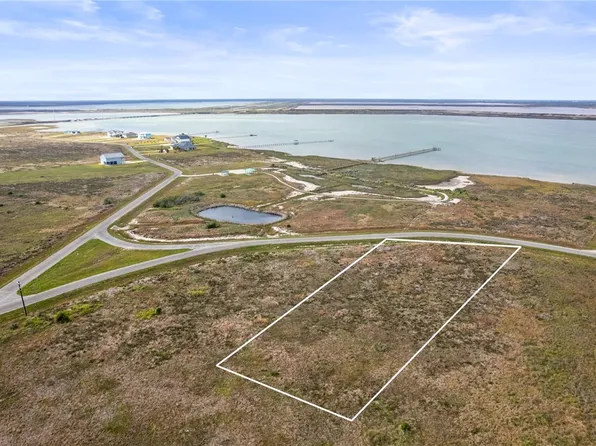 104 Dockside Dr, Rockport, TX 78382