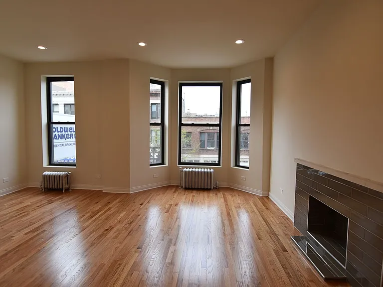 900-908 W Belmont Ave — Photo 2