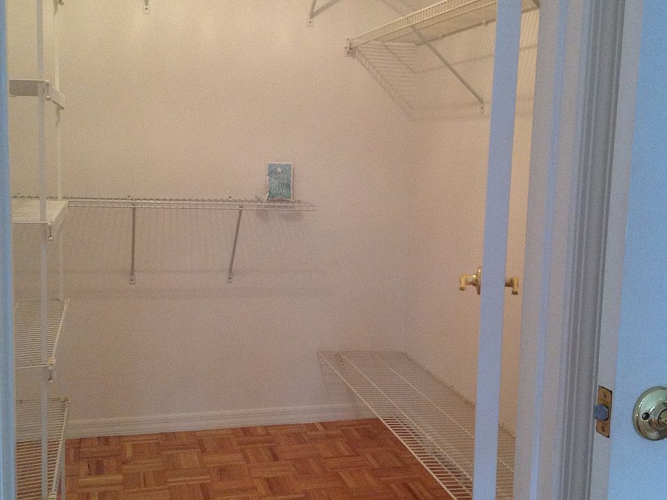 Walk in Closet 1