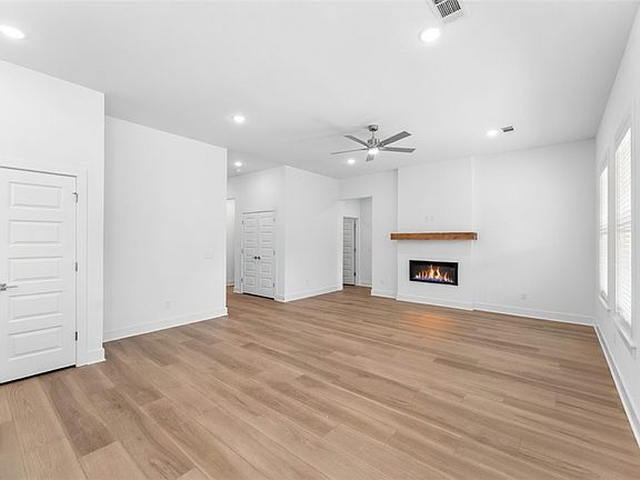 5th image of 464 S Calico Ave