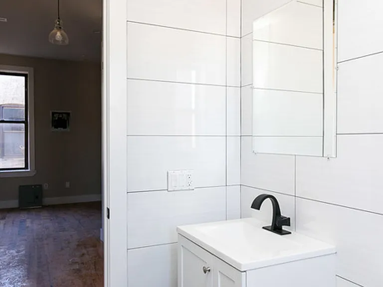 566 Maple St #2F — Photo 13