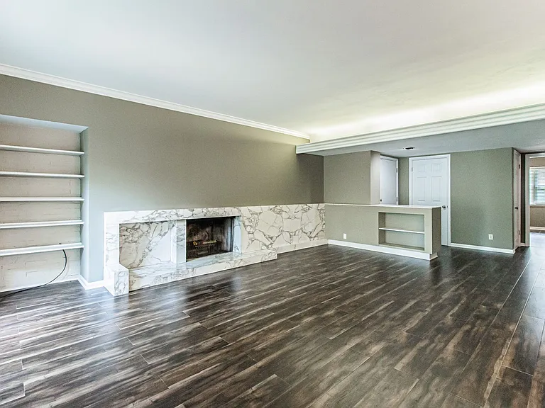 (293) 8301 Delmar — Photo 4