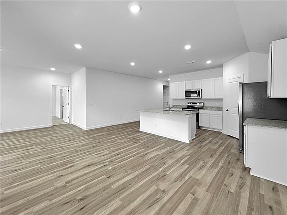 4th image of 205 E Seville St