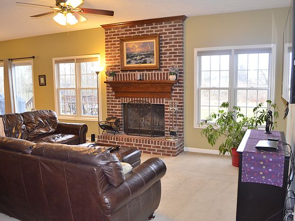 2nd image of 4265 Honeysuckle Ln