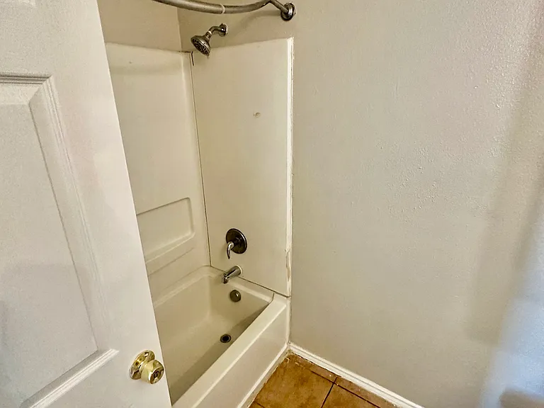 768 Avondale Ave #201 — Photo 13