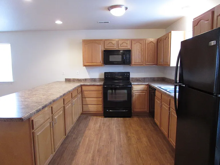 114 Andrews Dr — Photo 6
