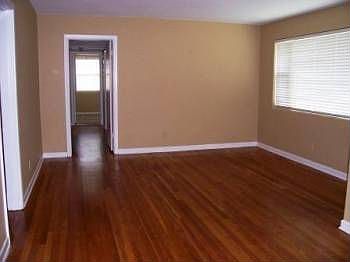 2nd image of 2538 Hirsch Ave