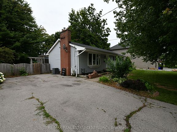 4th image of 15 Miller Dr