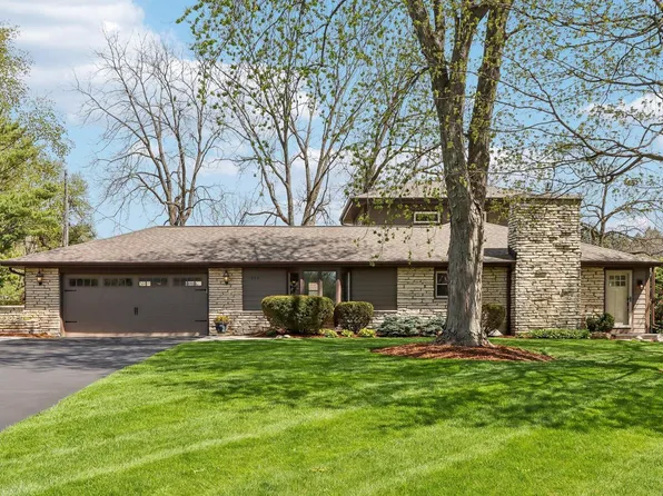 1550 Hickory Hill LANE, Brookfield, WI 53045