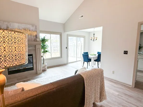 1406 Brighton Cir APT B, Lawrence, KS 66049