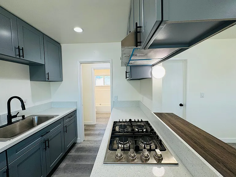 170 S 3rd Ave #D — Photo 8
