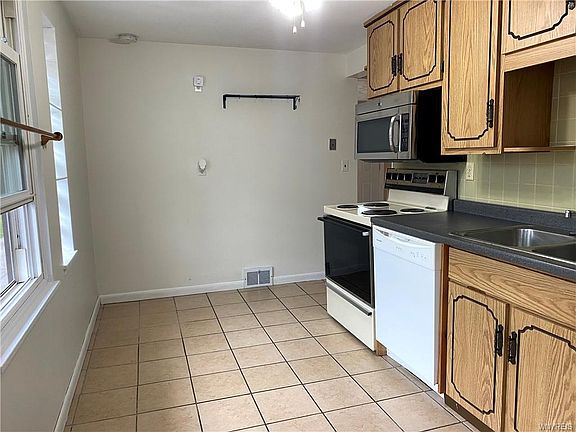 5th image of 2408 Parker Blvd