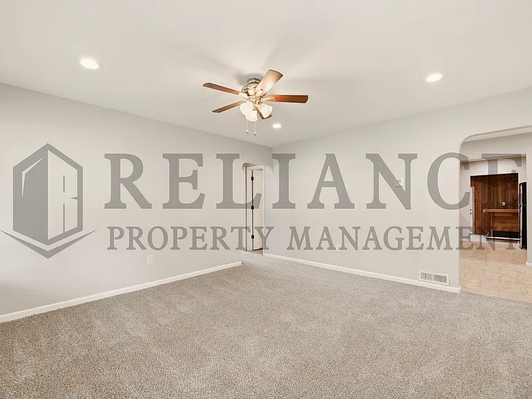 3123 W Douglas Ave — Photo 10