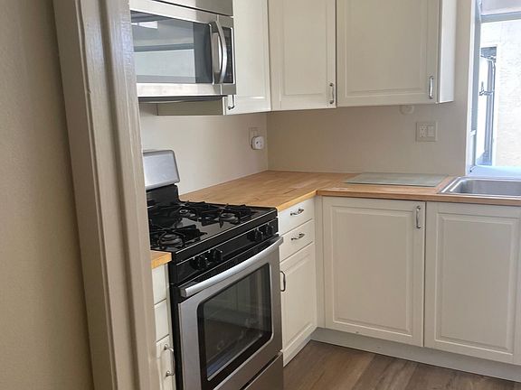 Another view of the kitchen. The home is being leased with the kitchen appliances.