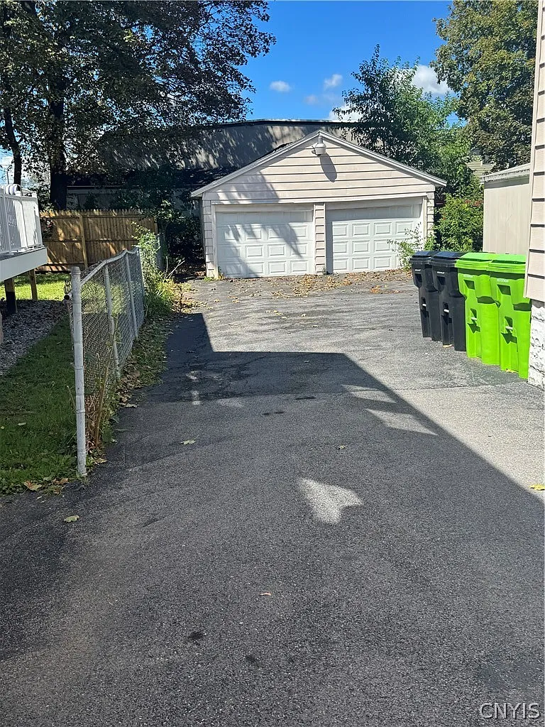 2 bed, 1.0 bath, 1144 sqft, $1,800 — Photo 2