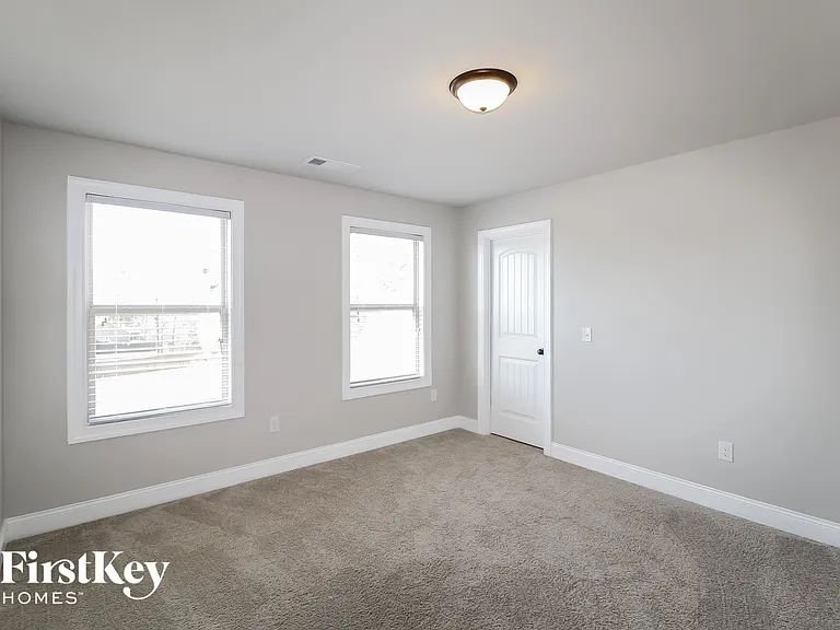 1810 Cedar Oaks Ln — Photo 11