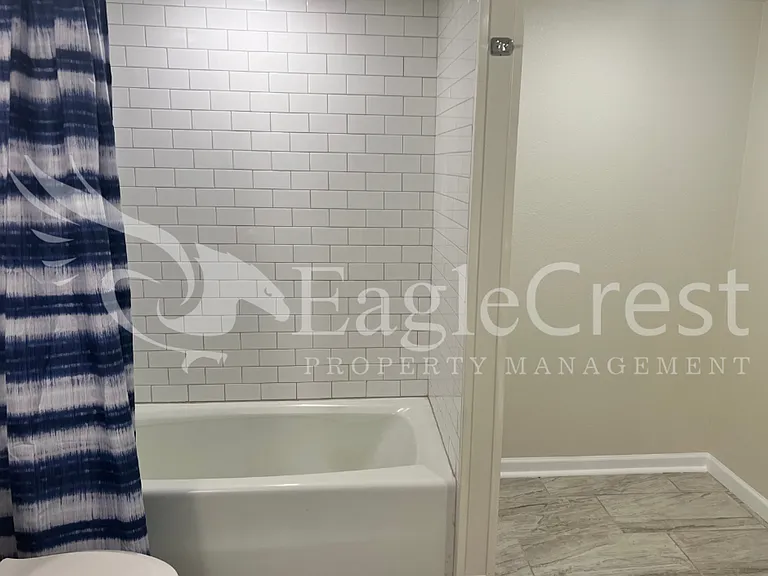1110 S College Ave — Photo 14