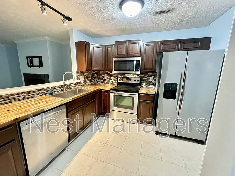 350 Bubble Creek Ct #3 — Photo 4