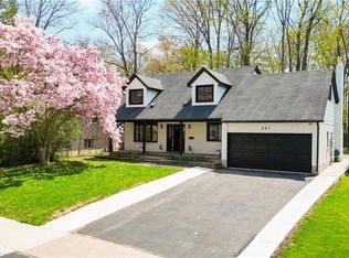 281 Parkmount Dr, Waterloo, ON N2L5R4