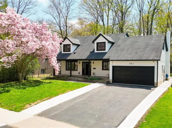 281 Parkmount Dr, Waterloo, ON N2L 5R4