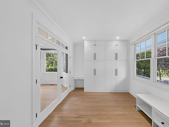5th image of 5000 Macarthur Ct NW