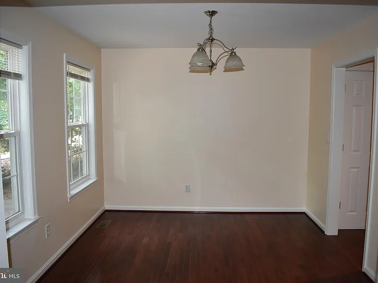 4623 Lakeview Pkwy — Photo 8